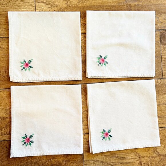 Lot of vintage linen embroidered napkins and tablecloths - Picture 5 of 16
